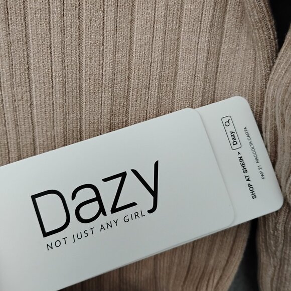 Dazy NWT Ribbed Top Size Small Nude Long Sleeve Hook and Eye Closure - Picture 8 of 10